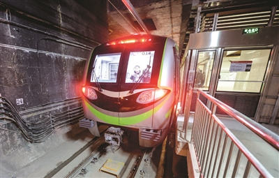 南京地铁3号线绿色列车.江南时报记者秦怀珠摄